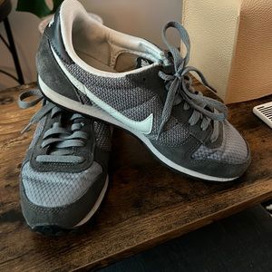 Good condition Nikes size 7 women’s